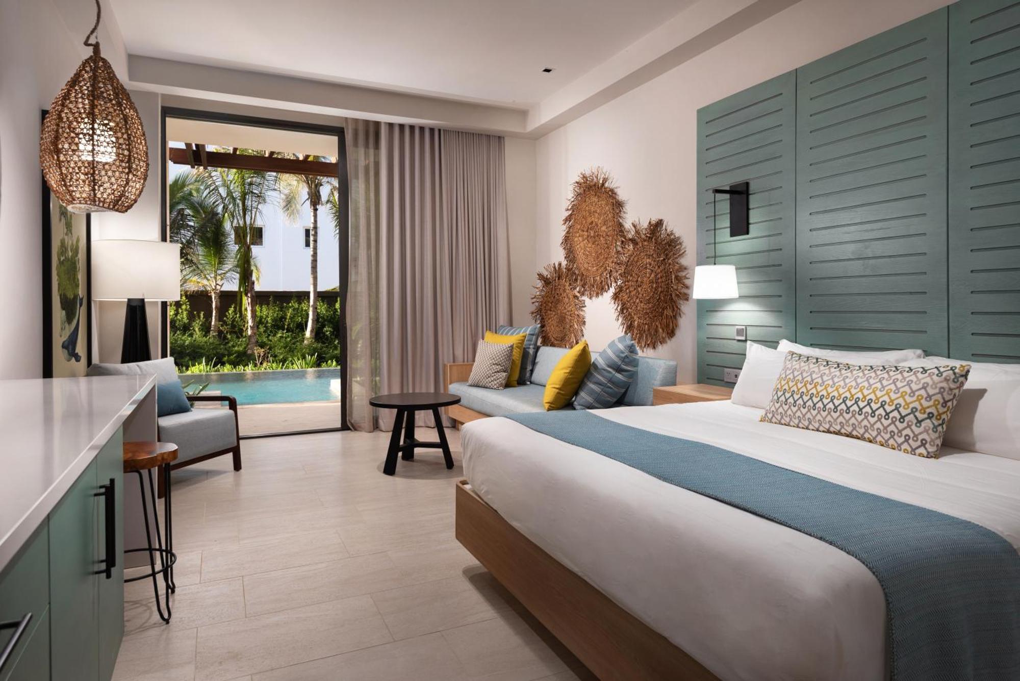 Resort King Swim Up Junior Suite