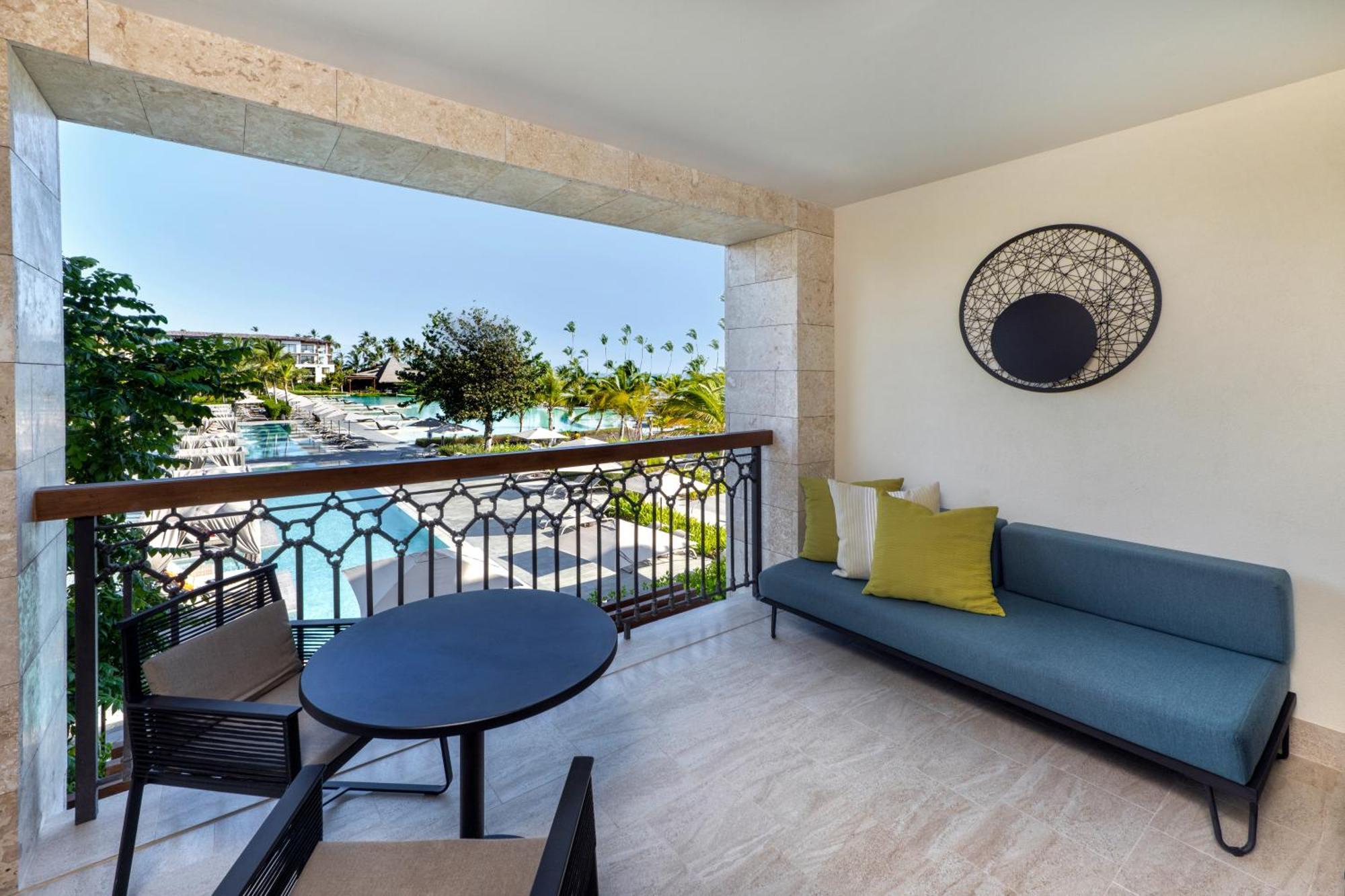 Resort Queen Pool View Junior Suite