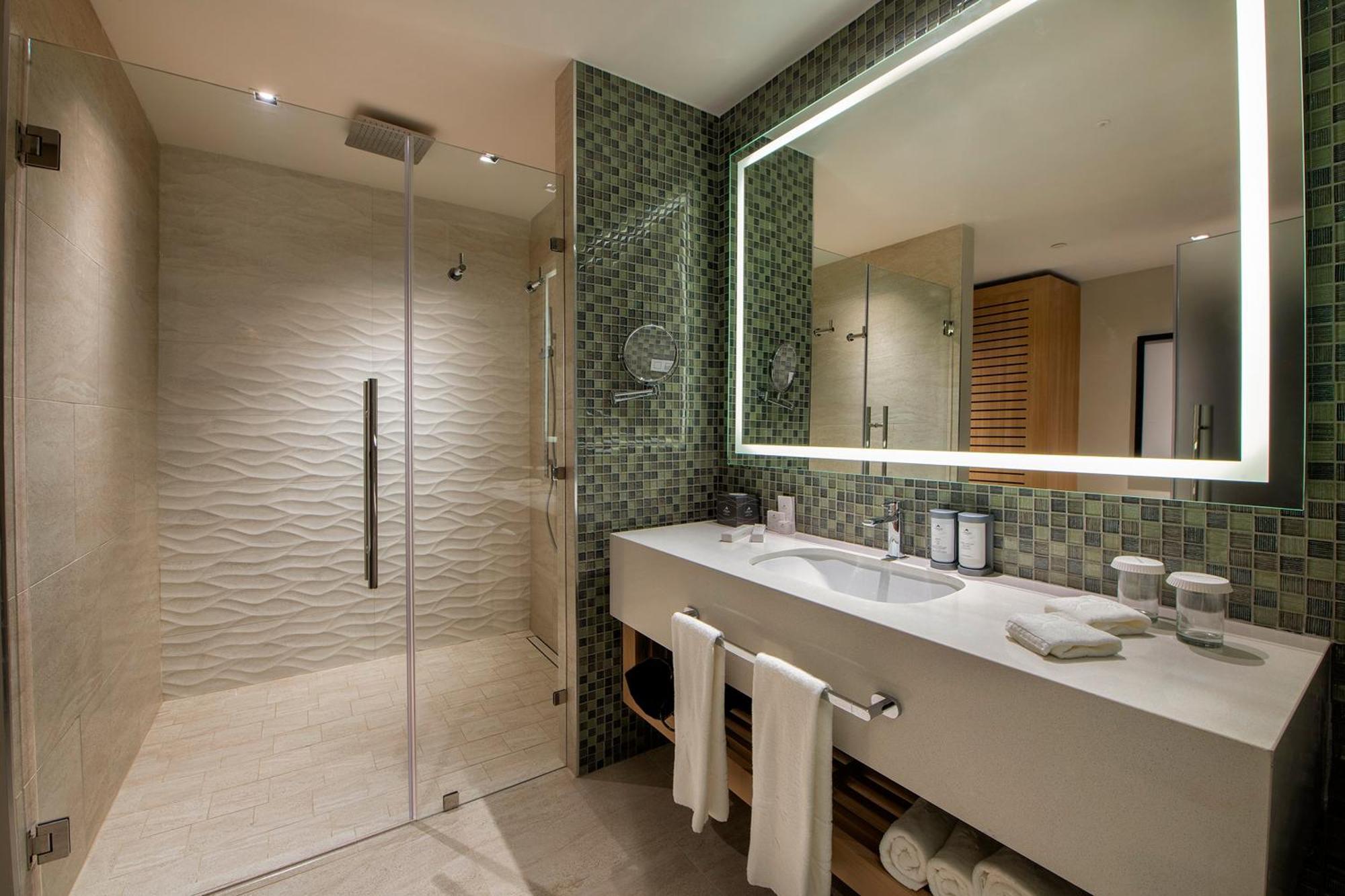Resort King Ocean View Junior Suite